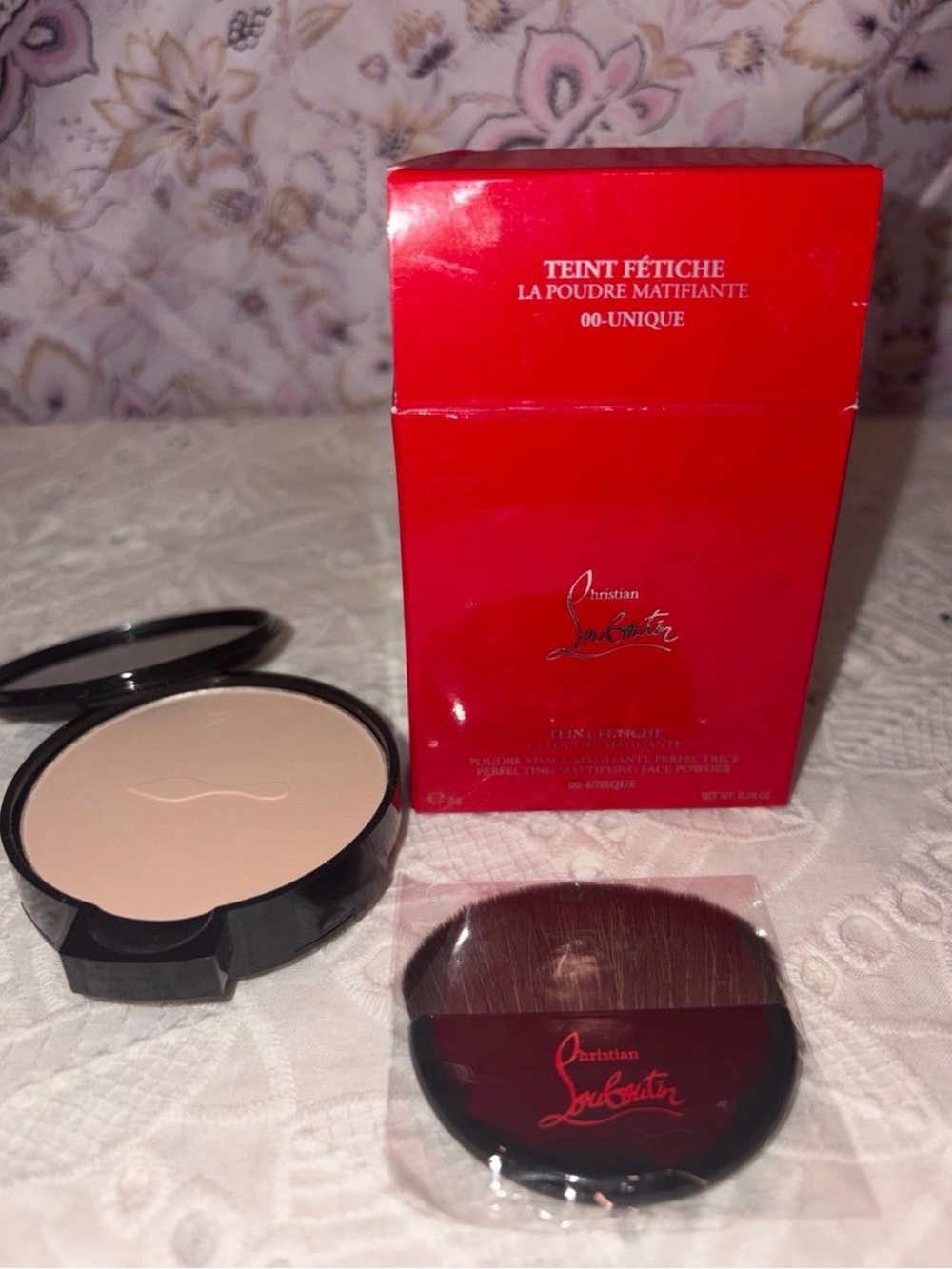 Christian Louboutin Teint Fétiche Powder Compact in Unique with Red Box